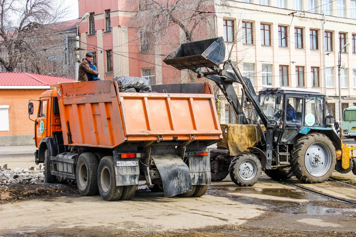 Вывоз мусора Камазом в Советской Гавани – аренда и заказ Камаза 10 тонн от 2441 руб. в ПроМусор