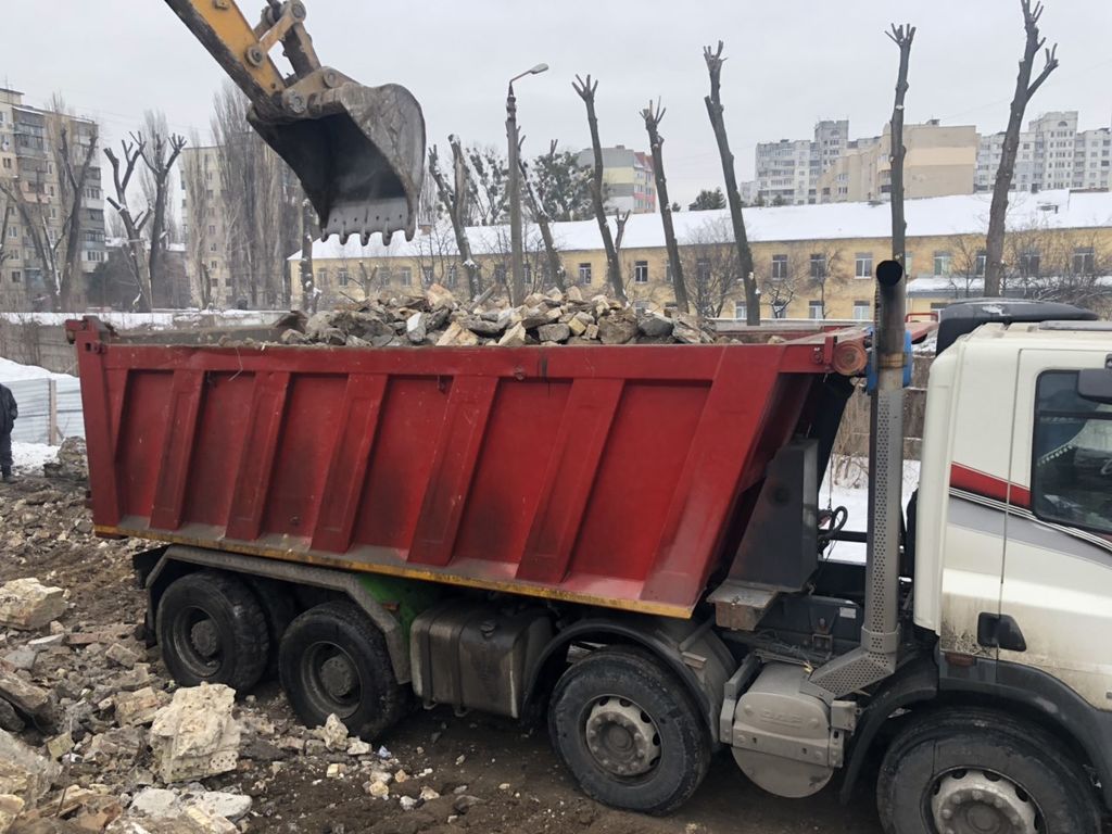 Вывоз мусора Камазом в Советской Гавани в октябре