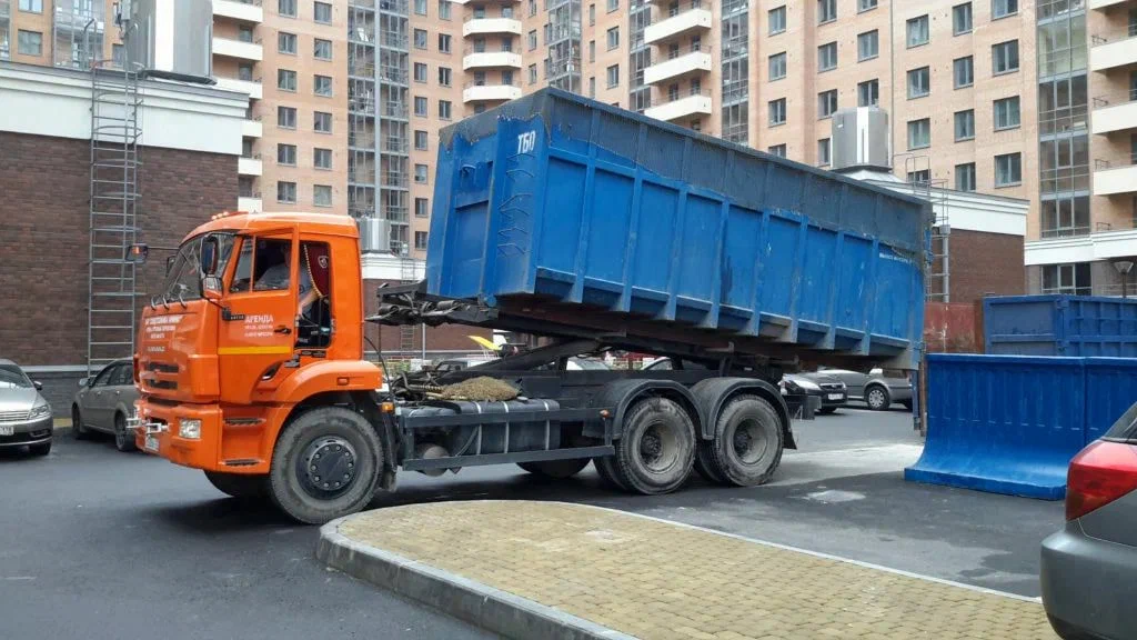 Аренда пухто для вывоза строительного и бытового мусора в Советской Гавани в октябре