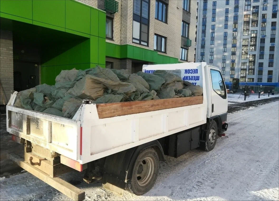 Вывоз мусора грузовым фургоном 3 тонны в Советской Гавани — цена от 1403 руб., ПроМусор