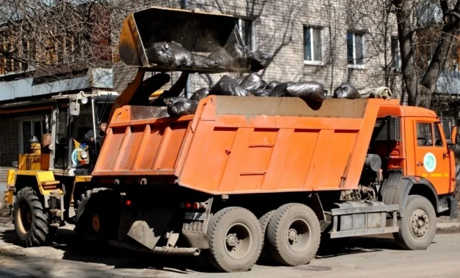 Вывоз мусора грузовым фургоном 5 тонн в Советской Гавани – ПроМусор, аренда, цена от 1610 руб