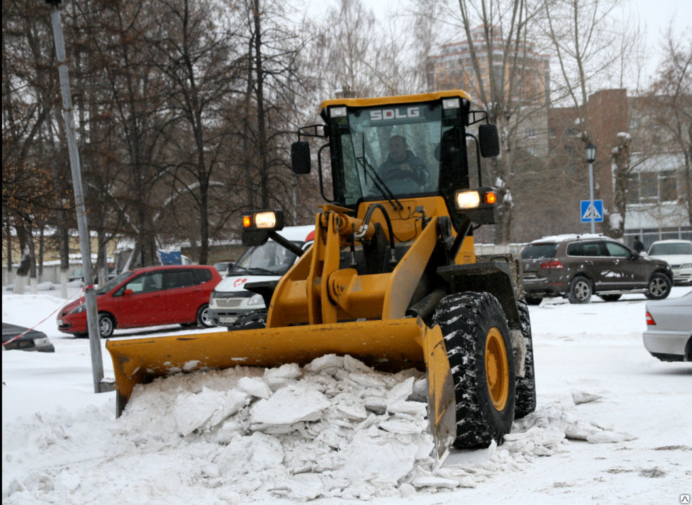 Аренда трактора для уборки снега в Советской Гавани от ПроМусор – цена от 1039 руб., быстро и недорого