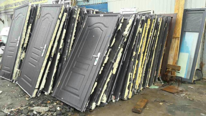 Вывоз металлических дверей с утилизацией в Советской Гавани в октябре