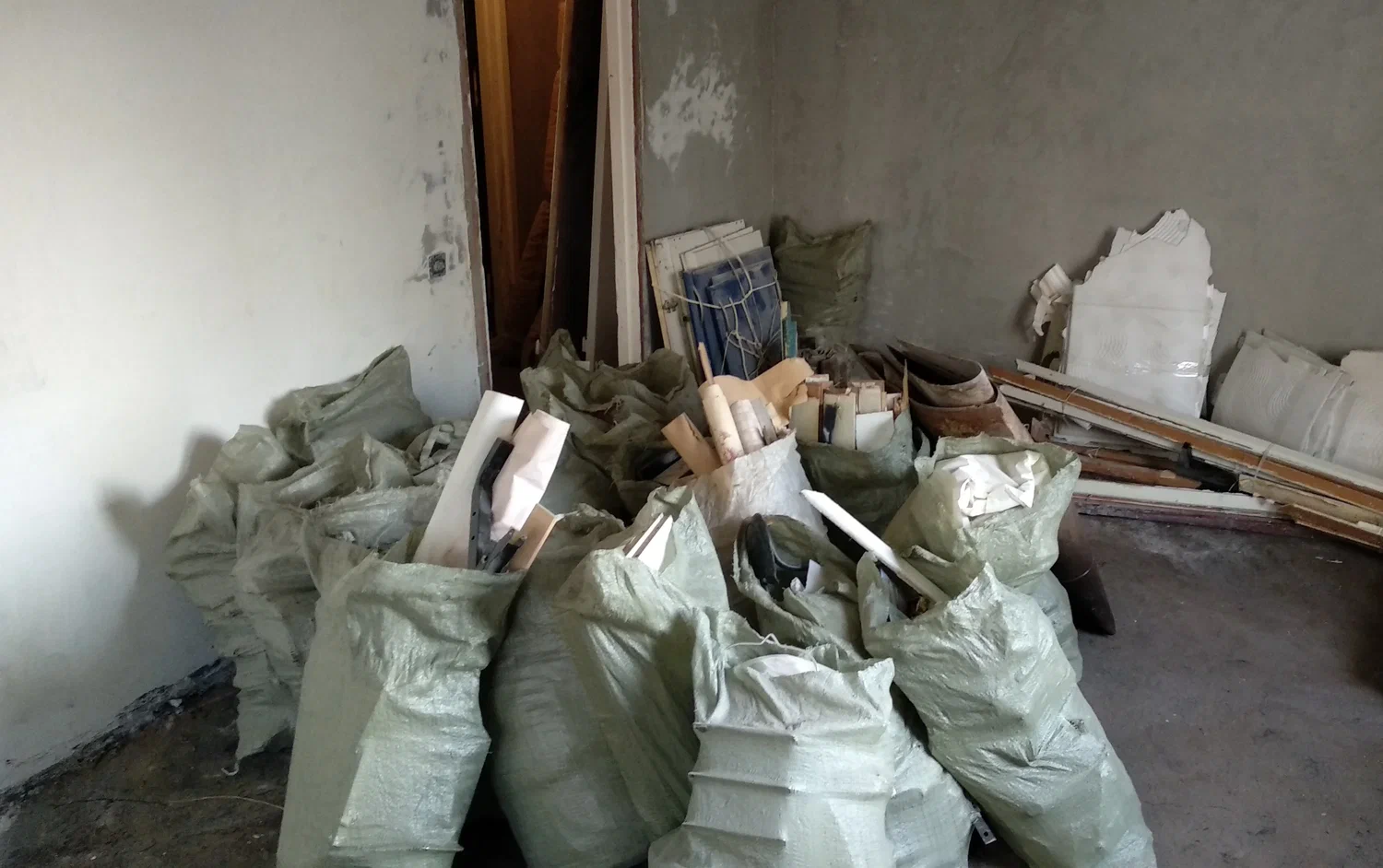 Уборка строительного мусора с вывозом и утилизацией в Советской Гавани в октябре
