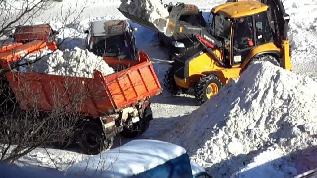 Вывоз снега с погрузкой в Советской Гавани для организаций и частных лиц в октябре